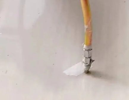 汾西瓷砖空鼓维修公司专业解答在瓷砖铺贴过程中，如果使用的砂料过粗（如全部使用了粗砂），可能会导致以下问题
